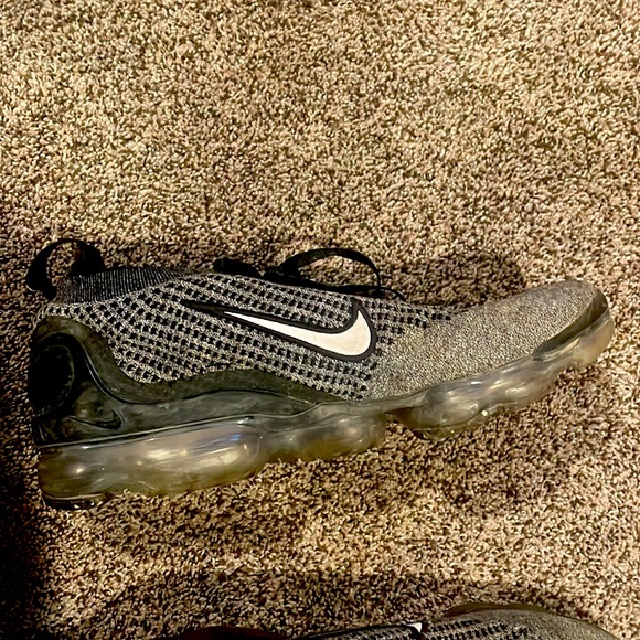 Black nike vapormaxes very good running shoes sitting shoes. - Picture 2 of 2
